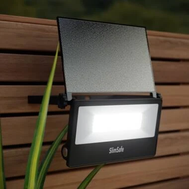 Suri SlimSafe Pro Solar 1500lm LED Floodlight with PIR Sensor
